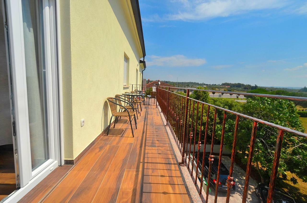 Stella Apartments Новиград Екстериор снимка