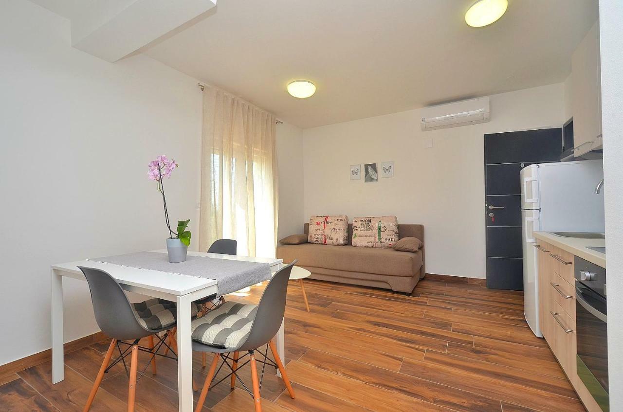 Stella Apartments Новиград Екстериор снимка