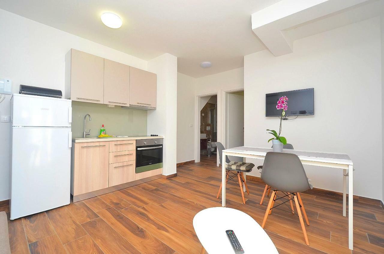 Stella Apartments Новиград Екстериор снимка