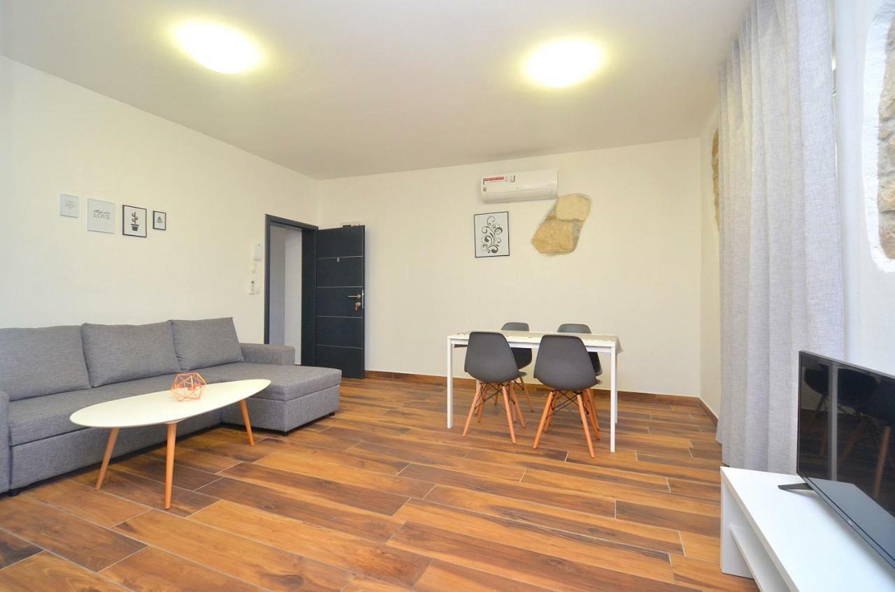 Stella Apartments Новиград Екстериор снимка