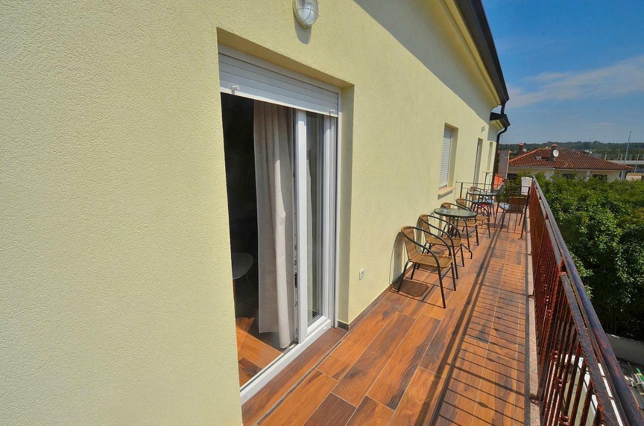 Stella Apartments Новиград Екстериор снимка