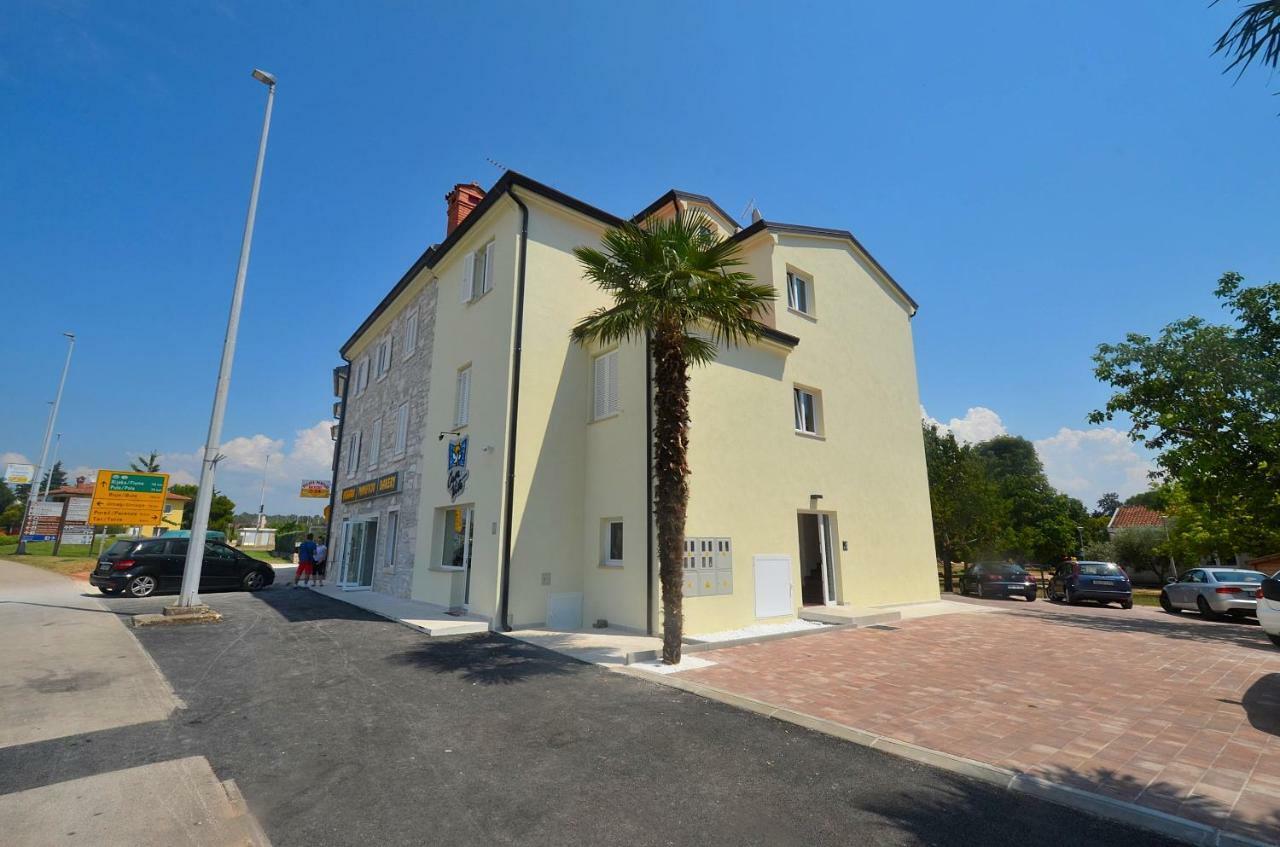 Stella Apartments Новиград Екстериор снимка
