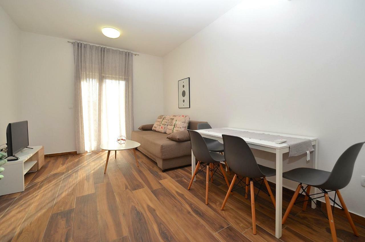 Stella Apartments Новиград Екстериор снимка