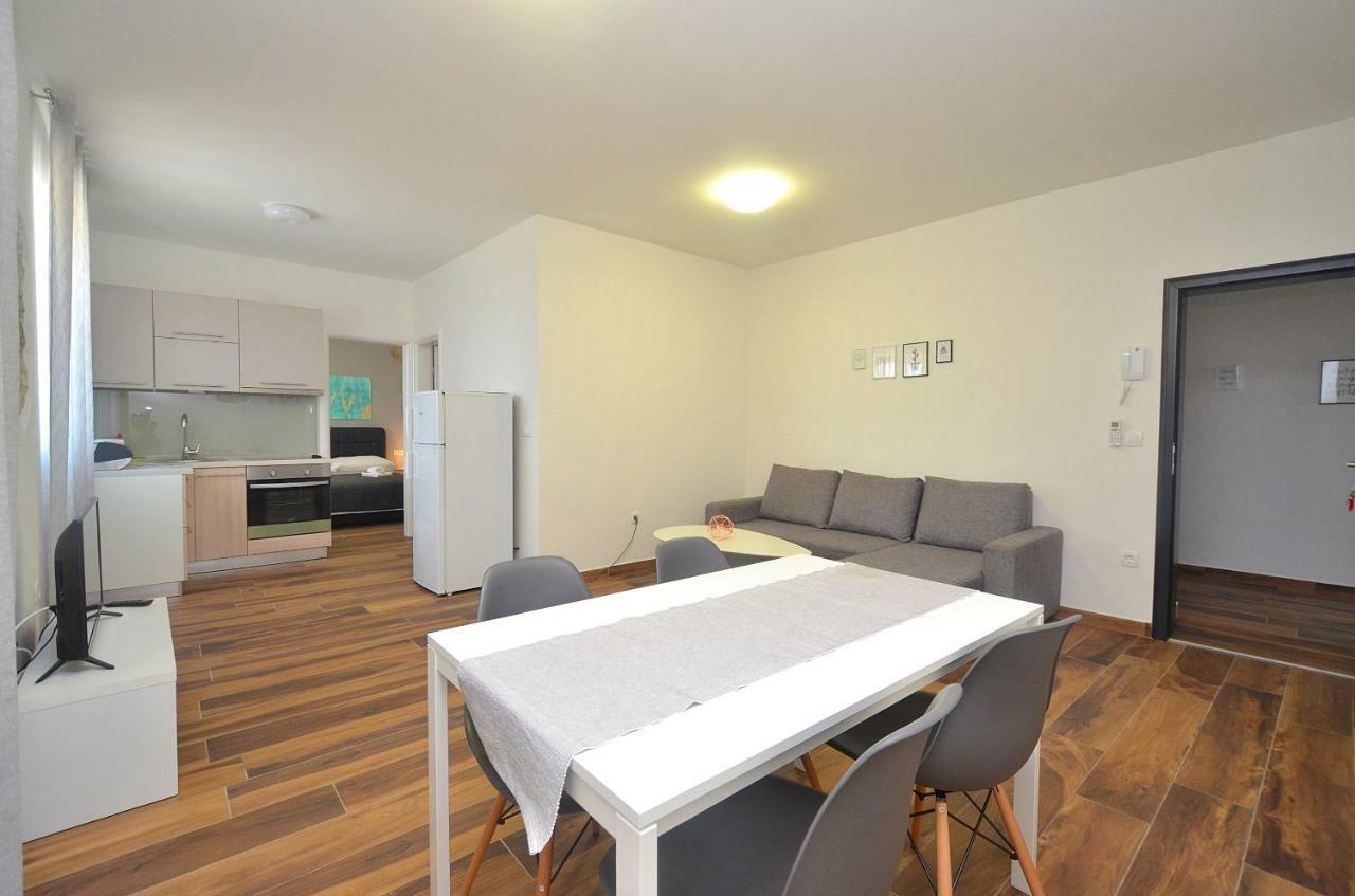 Stella Apartments Новиград Екстериор снимка