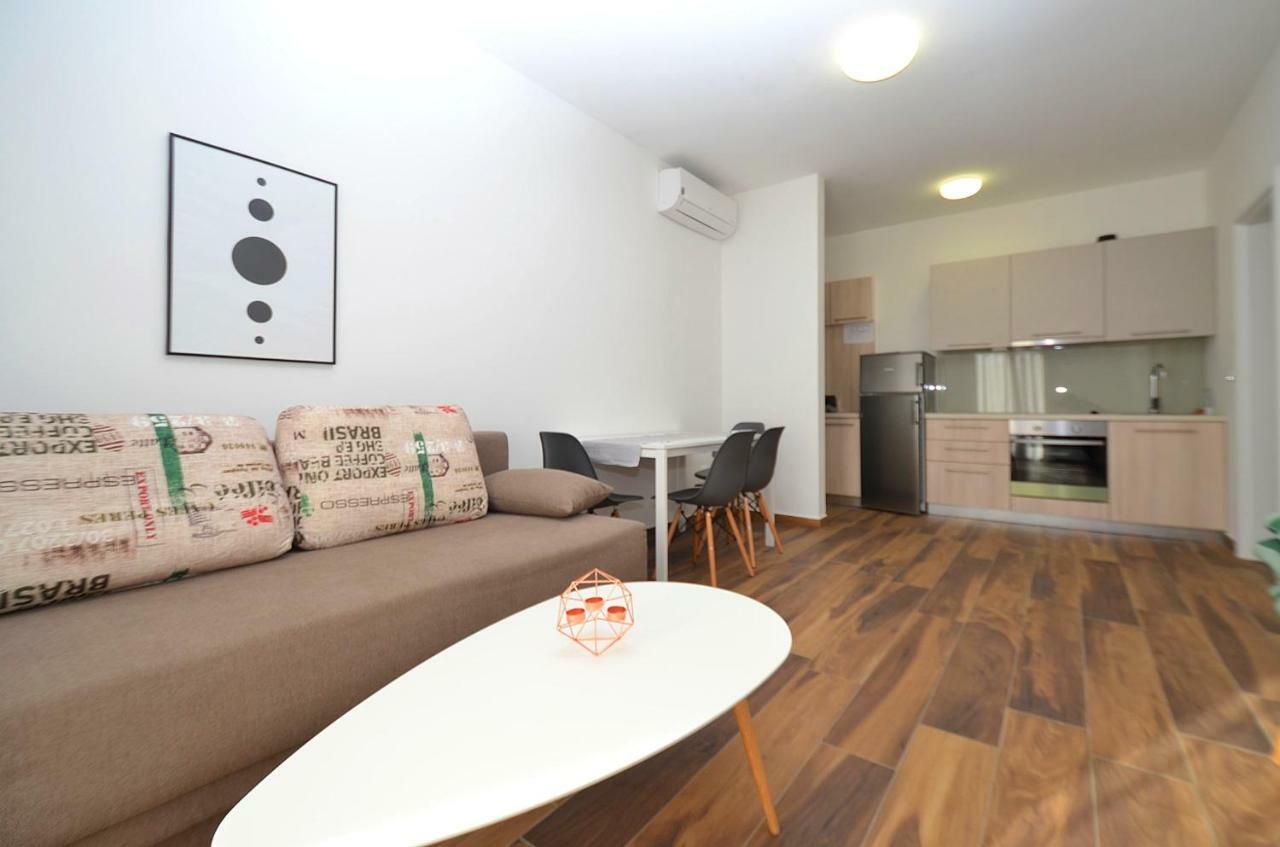 Stella Apartments Новиград Екстериор снимка