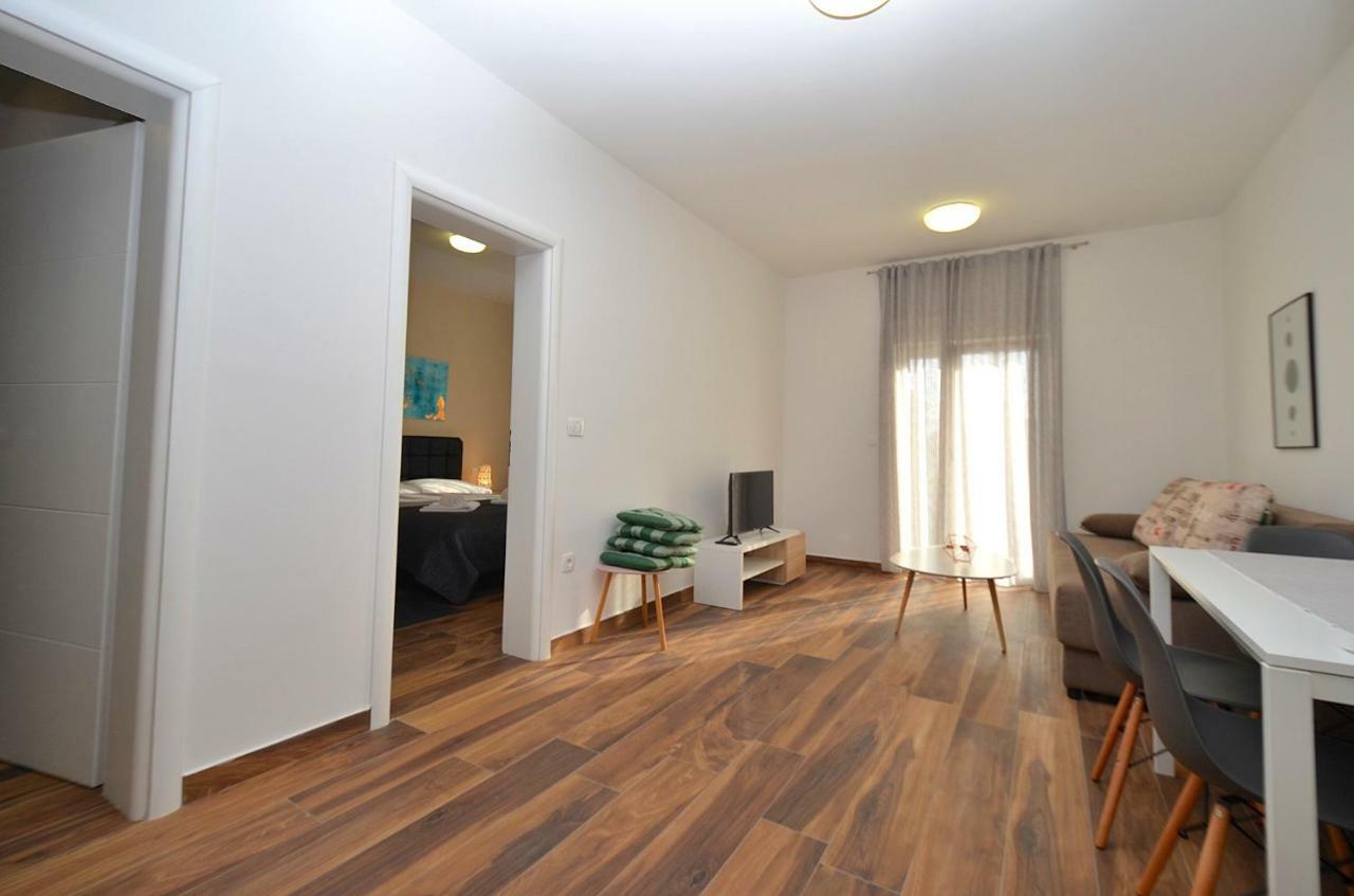 Stella Apartments Новиград Екстериор снимка